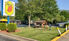 Super 8 by Wyndham Asheville/Biltmore