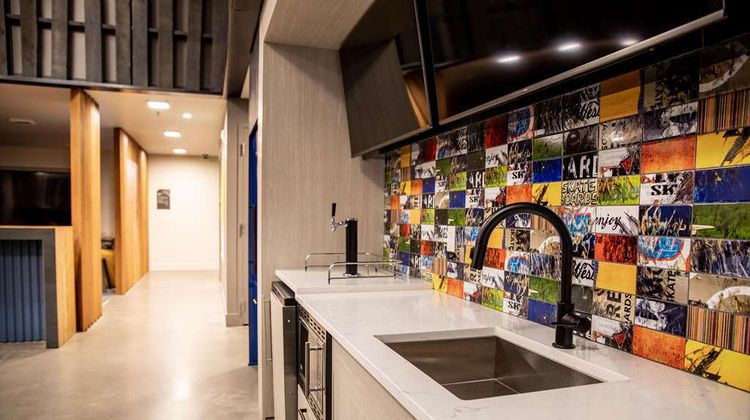 Chroma Hotel Restaurant