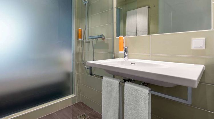 Super 8 by Wyndham Oberhausen Room