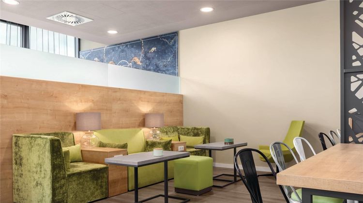 Super 8 by Wyndham Oberhausen Lobby