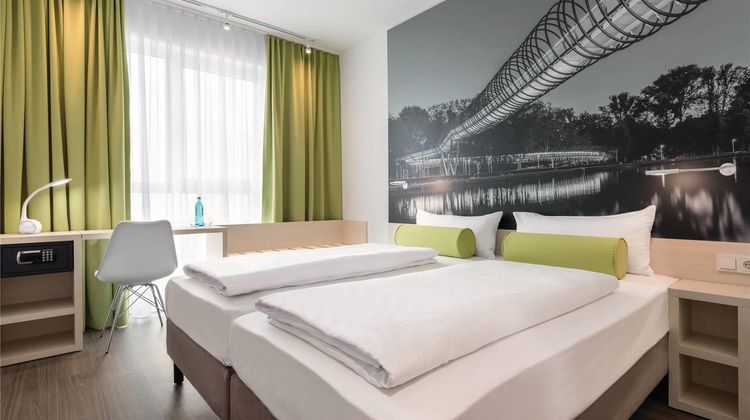 Super 8 by Wyndham Oberhausen Room