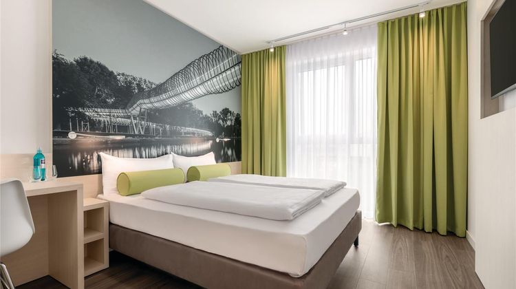 Super 8 by Wyndham Oberhausen Room