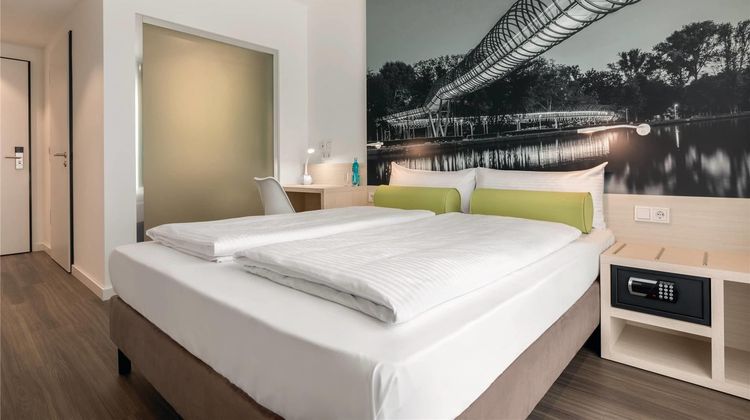Super 8 by Wyndham Oberhausen Room