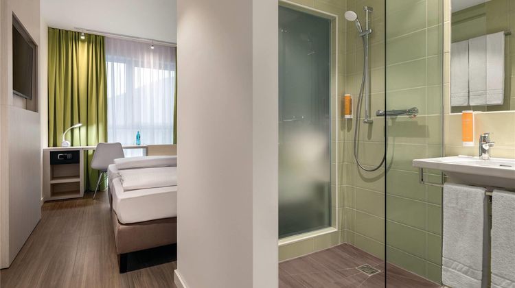Super 8 by Wyndham Oberhausen Room