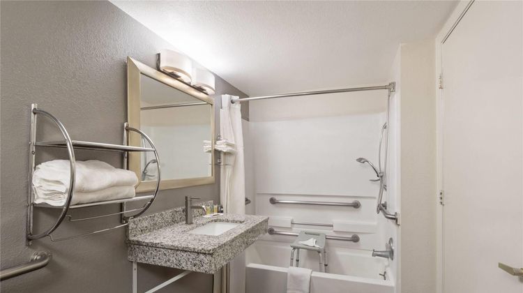 Travelodge by Wyndham Albuquerque West Room