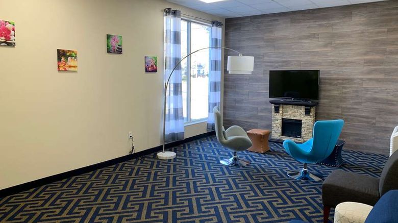 <b>Baymont by Wyndham Cheraw Lobby</b>. Images powered by <a href="https://iceportal.shijigroup.com/" title="IcePortal" target="_blank">IcePortal</a>.