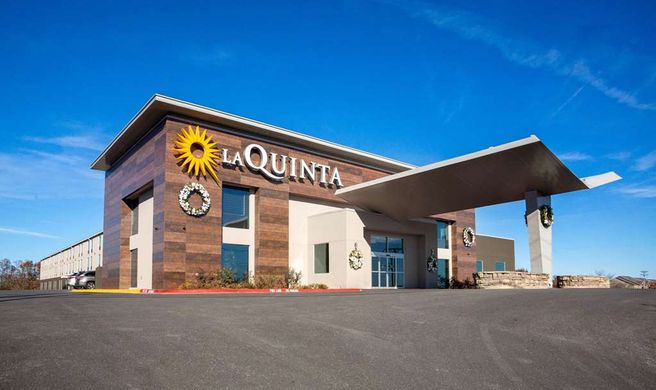 La Quinta Inn & Suites Branson Exterior