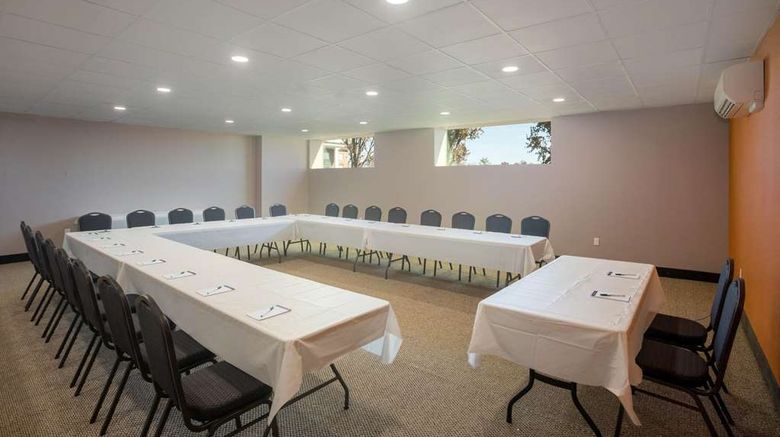 <b>La Quinta Inn & Suites Branson Meeting</b>. Images powered by <a href="https://iceportal.shijigroup.com/" title="IcePortal" target="_blank">IcePortal</a>.