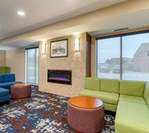 Comfort Inn & Suites West Des Moines Lobby