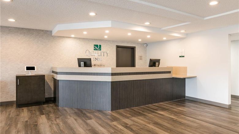 <b>Quality Inn Marquette Lobby</b>. Images powered by <a href="https://iceportal.shijigroup.com/" title="IcePortal" target="_blank">IcePortal</a>.