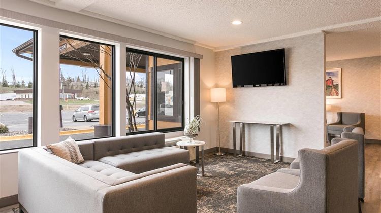 Quality Inn Marquette Lobby