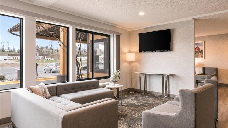 <b>Quality Inn Marquette Lobby</b>. Images powered by <a href="https://iceportal.shijigroup.com/" title="IcePortal" target="_blank">IcePortal</a>.
