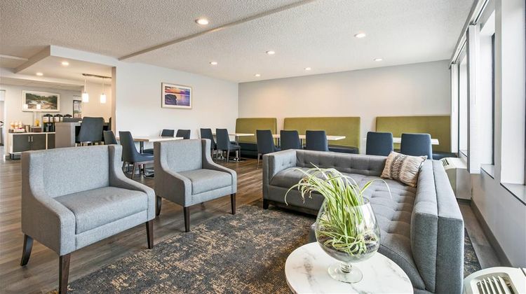 Quality Inn Marquette Lobby