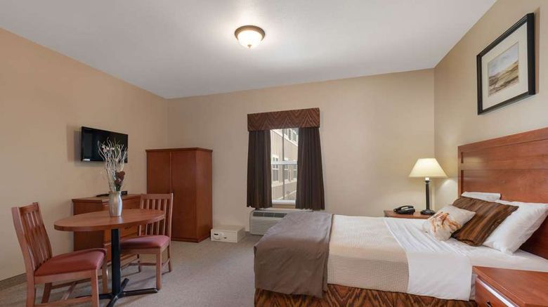 <b>Clarion Hotel and Suites Williston Room</b>. Images powered by <a href="https://iceportal.shijigroup.com/" title="IcePortal" target="_blank">IcePortal</a>.