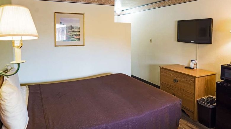 <b>Rodeway Inn Downtown Albuquerque Room</b>. Images powered by <a href="https://iceportal.shijigroup.com/" title="IcePortal" target="_blank">IcePortal</a>.