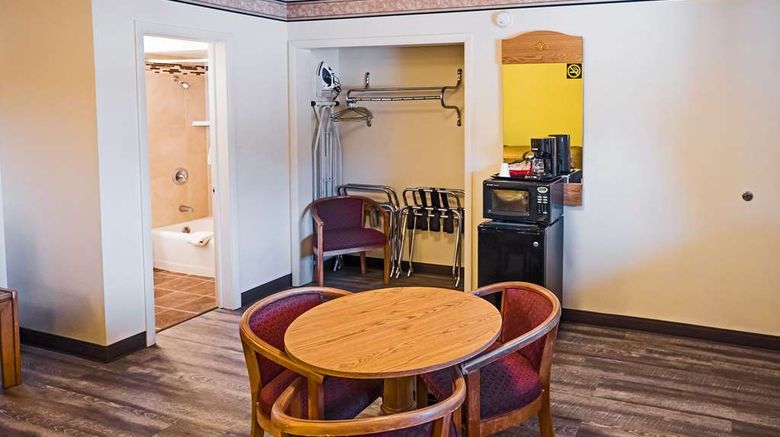 <b>Rodeway Inn Downtown Albuquerque Room</b>. Images powered by <a href="https://iceportal.shijigroup.com/" title="IcePortal" target="_blank">IcePortal</a>.