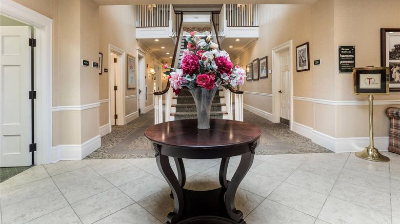 <b>Traditions at the Glen Lobby</b>. Images powered by <a href="https://iceportal.shijigroup.com/" title="IcePortal" target="_blank">IcePortal</a>.