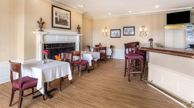 <b>Traditions at the Glen Restaurant</b>. Images powered by <a href="https://iceportal.shijigroup.com/" title="IcePortal" target="_blank">IcePortal</a>.