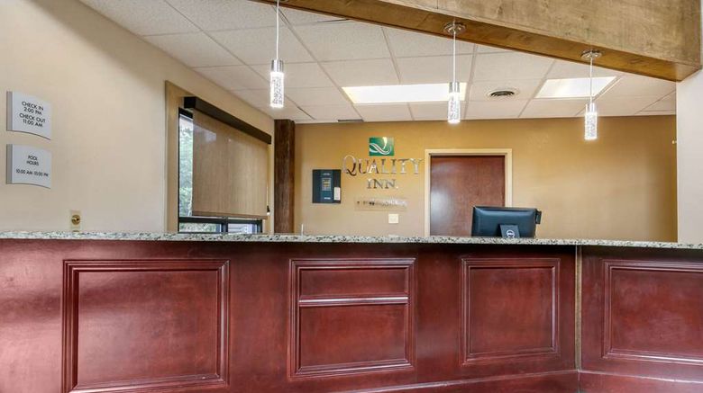 <b>Quality Inn Monteagle Lobby</b>. Images powered by <a href="https://iceportal.shijigroup.com/" title="IcePortal" target="_blank">IcePortal</a>.