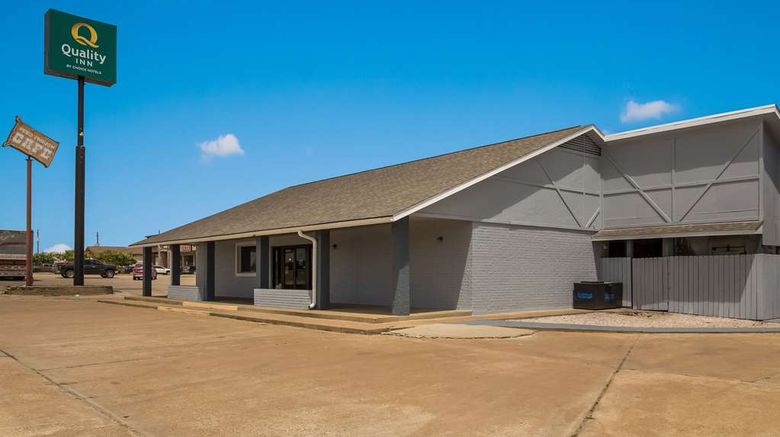 <b>Quality Inn Madisonville Exterior</b>. Images powered by <a href="https://iceportal.shijigroup.com/" title="IcePortal" target="_blank">IcePortal</a>.