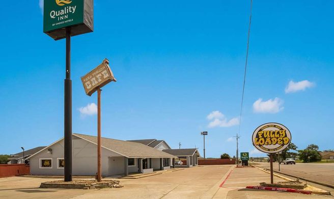 Quality Inn Madisonville Exterior
