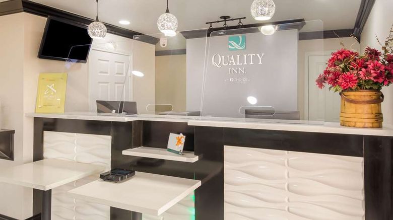 <b>Quality Inn Madisonville Lobby</b>. Images powered by <a href="https://iceportal.shijigroup.com/" title="IcePortal" target="_blank">IcePortal</a>.
