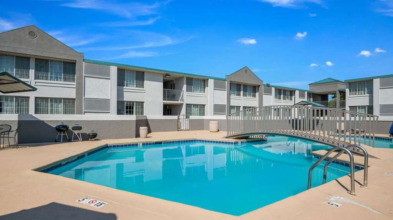 <b>Quality Inn Sweetwater Pool</b>. Images powered by <a href="https://iceportal.shijigroup.com/" title="IcePortal" target="_blank">IcePortal</a>.