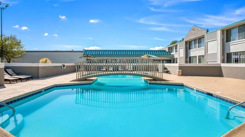 <b>Quality Inn Sweetwater Pool</b>. Images powered by <a href="https://iceportal.shijigroup.com/" title="IcePortal" target="_blank">IcePortal</a>.