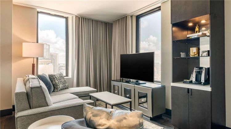 Cambria Hotel Downtown Conv Center Suite