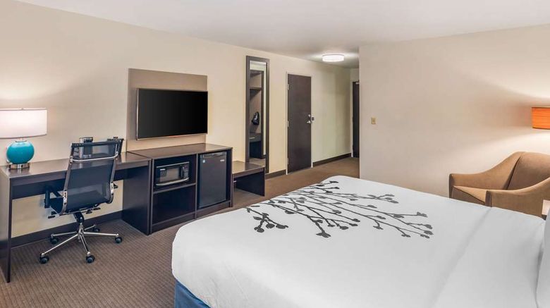 <b>Sleep Inn Spokane Room</b>. Images powered by <a href="https://iceportal.shijigroup.com/" title="IcePortal" target="_blank">IcePortal</a>.