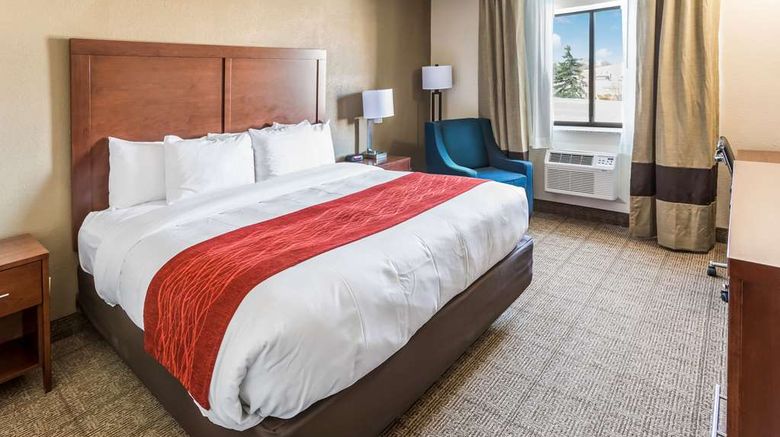 <b>Comfort Inn Waukesha Milwaukee West Room</b>. Images powered by <a href="https://iceportal.shijigroup.com/" title="IcePortal" target="_blank">IcePortal</a>.