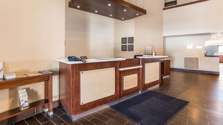 <b>Comfort Inn Waukesha Milwaukee West Lobby</b>. Images powered by <a href="https://iceportal.shijigroup.com/" title="IcePortal" target="_blank">IcePortal</a>.