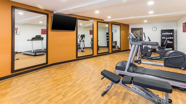 <b>Comfort Inn Waukesha Milwaukee West Health</b>. Images powered by <a href="https://iceportal.shijigroup.com/" title="IcePortal" target="_blank">IcePortal</a>.