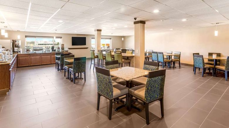 <b>Comfort Inn Waukesha Milwaukee West Restaurant</b>. Images powered by <a href="https://iceportal.shijigroup.com/" title="IcePortal" target="_blank">IcePortal</a>.