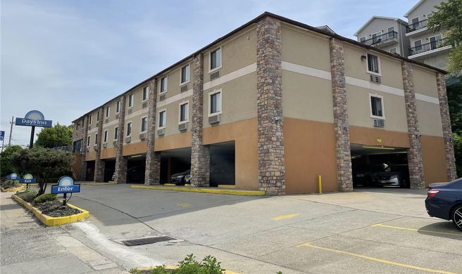 Days Inn by Wyndham Jersey City Exterior