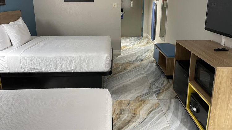 Days Inn by Wyndham Jersey City Room