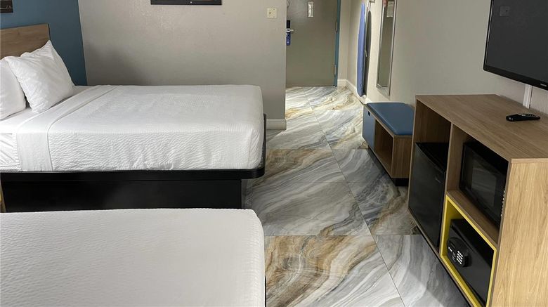 <b>Days Inn by Wyndham Jersey City Room</b>. Images powered by <a href="https://iceportal.shijigroup.com/" title="IcePortal" target="_blank">IcePortal</a>.