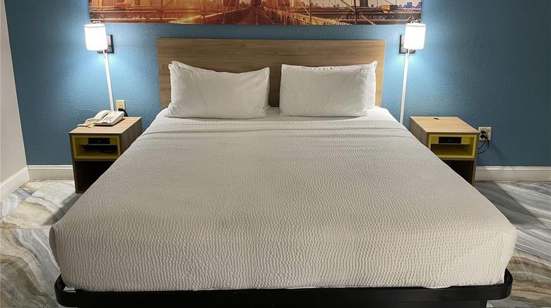 <b>Days Inn by Wyndham Jersey City Room</b>. Images powered by <a href="https://iceportal.shijigroup.com/" title="IcePortal" target="_blank">IcePortal</a>.