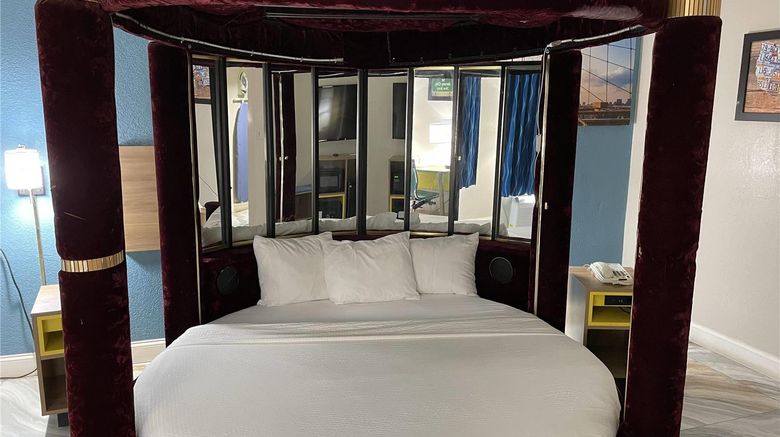<b>Days Inn by Wyndham Jersey City Room</b>. Images powered by <a href="https://iceportal.shijigroup.com/" title="IcePortal" target="_blank">IcePortal</a>.