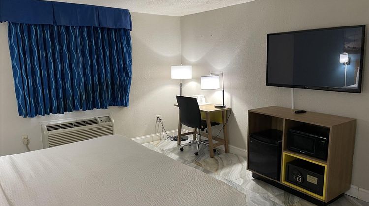 Days Inn by Wyndham Jersey City Room
