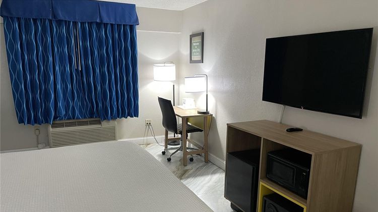 Days Inn by Wyndham Jersey City Room