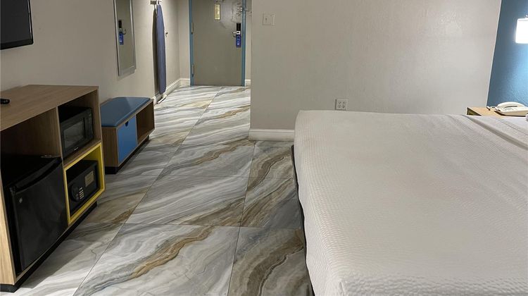 Days Inn by Wyndham Jersey City Room