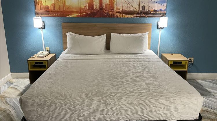 Days Inn by Wyndham Jersey City Room