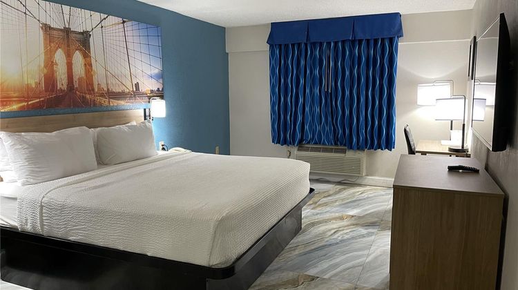 Days Inn by Wyndham Jersey City Room