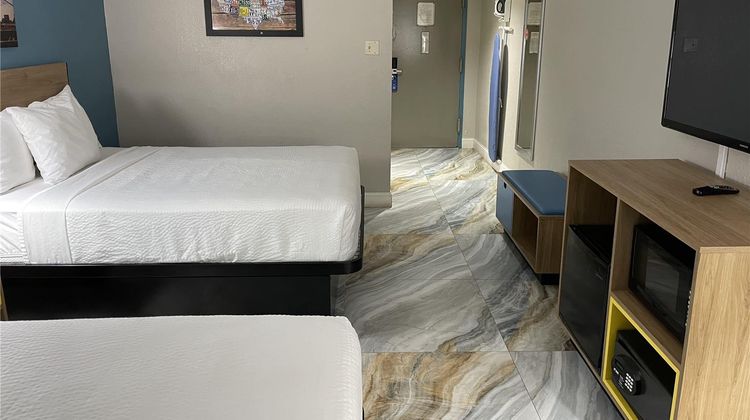 Days Inn by Wyndham Jersey City Room