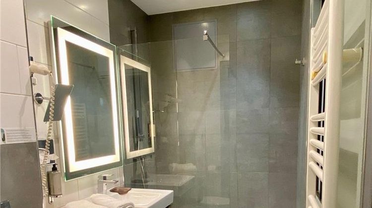 Grand Hotel Clichy Room