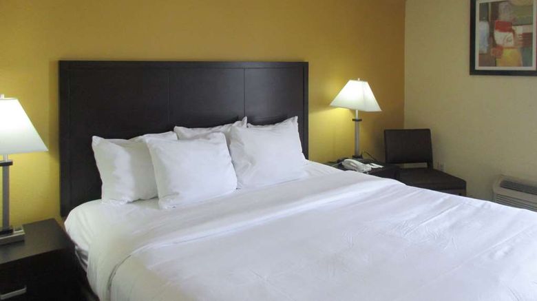 <b>Quality Inn & Suites Room</b>. Images powered by <a href="https://iceportal.shijigroup.com/" title="IcePortal" target="_blank">IcePortal</a>.