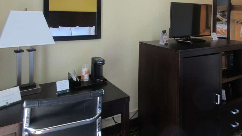 <b>Quality Inn & Suites Room</b>. Images powered by <a href="https://iceportal.shijigroup.com/" title="IcePortal" target="_blank">IcePortal</a>.