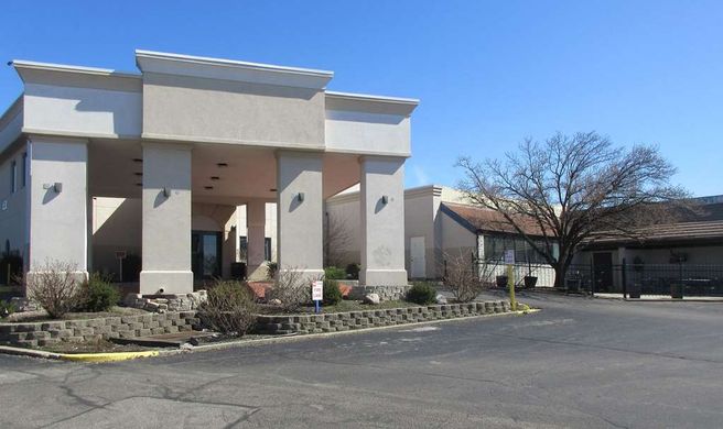 Quality Inn & Suites Exterior