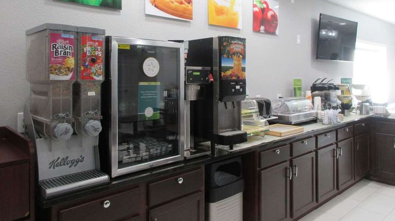 <b>Quality Inn & Suites Restaurant</b>. Images powered by <a href="https://iceportal.shijigroup.com/" title="IcePortal" target="_blank">IcePortal</a>.